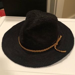 Black Billabong floppy hat